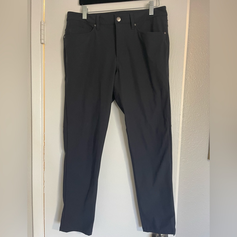 Lululemon ABC Pant Slim Men’s Size 31/30, Obsidian color.